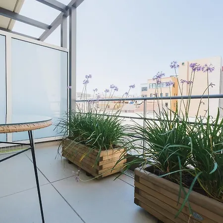Lux City Studio For Couples With Balcony アパート ハニア