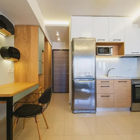 아파트 Lux City Studio For Couples With Balcony 하니아